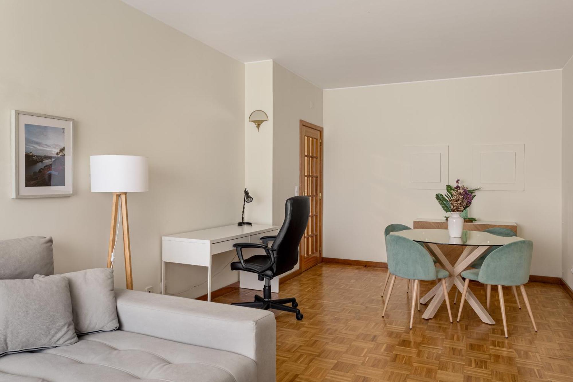 Joivy Stylish City Centre Flat With Parking Maía Exterior foto